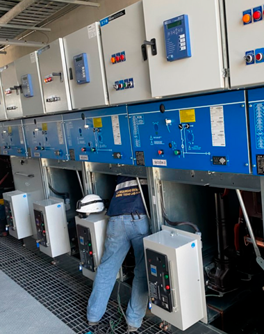 Mantenimiento a equipo eléctrico.